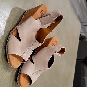 Clark's soft cusion neutral sandals